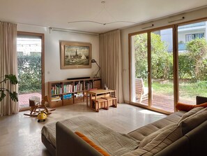 Living area - Ideal for families: garden and terrace near the park (Lyon)