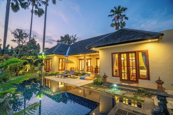 Outdoor pool - Anggara Private Villa (Ubud)