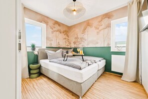 3 soverom, skrivebord, reiseseng for barn og wi-fi (inkludert)