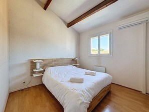 4 chambres, bureau, accès Internet, draps fournis