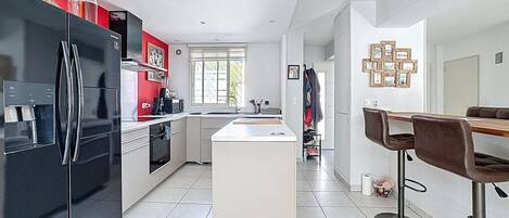Frigorifero, microonde, forno, lavastoviglie