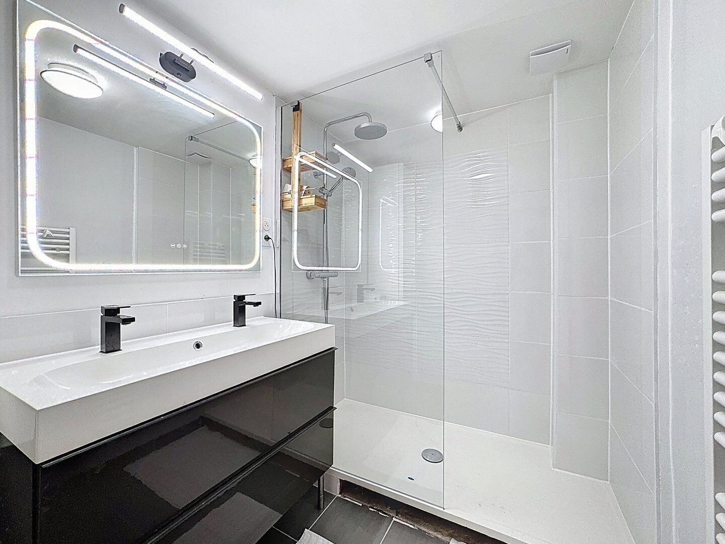 Douche, serviettes fournies