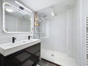 Shower, towels