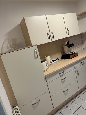 Fridge, oven, stovetop, coffee/tea maker - Cozy apartment in Worbis (Leinefelde-Worbis)