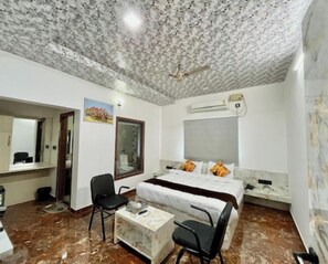 Superior Room | Free WiFi - Hotel SSR Palace Mount Abu (Mount Abu)