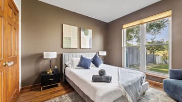 5 bedrooms, desk, iron/ironing board, WiFi