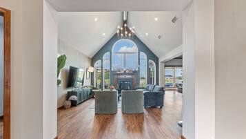 TV, fireplace, offices