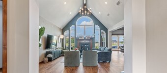 Golf-Side Luxe Escape Sleeps 13 Hot Tub & Theater