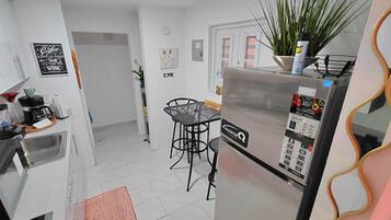 Microwave, coffee/tea maker, electric kettle, toaster