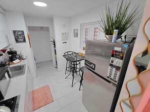 Microwave, coffee/tea maker, electric kettle, toaster