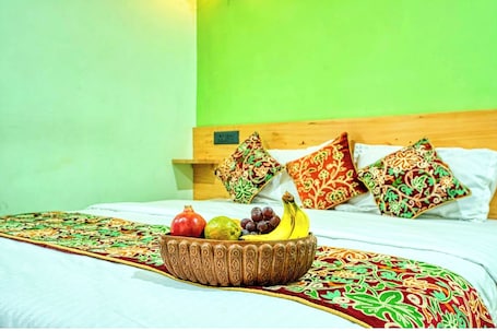 Standard Double Room | In-room safe, soundproofing, free WiFi, bed sheets