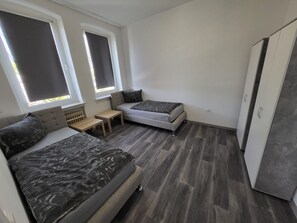 經濟雙人房 | 書桌、免費無線上網