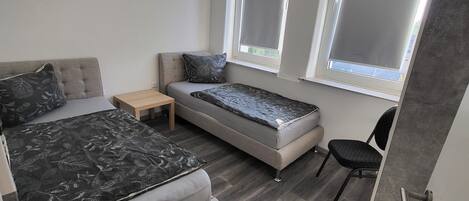 Economy Double Room | Desk, free WiFi