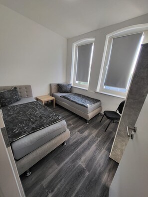 經濟雙人房 | 書桌、免費無線上網