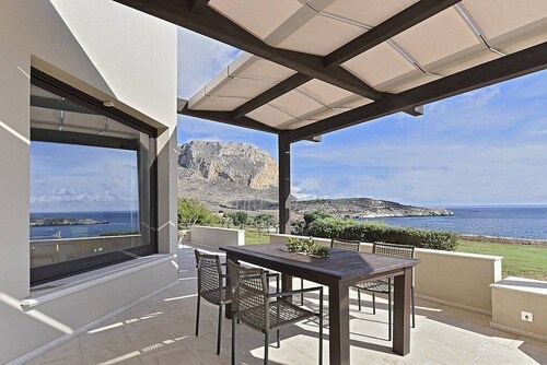 Villa Galazia: A bright and sunny two-story villa located in Favignana, in the wonderful archipelago of the Egadi Islands, with Free WI-FI.