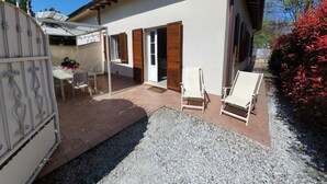 A house with a patio, a table with chairs, and a door. - Villa Gabriele by Interhome (Forte dei Marmi)