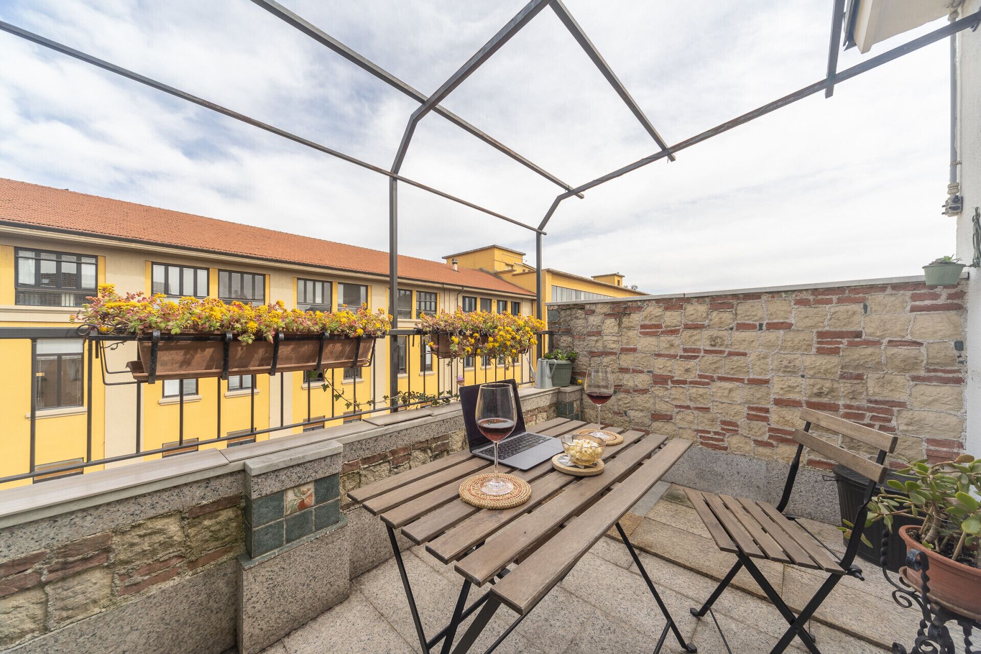 屋外ダイニングエリア