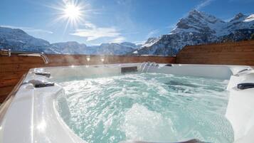 Luxury-Suite, Bergblick | Terrasse/Patio