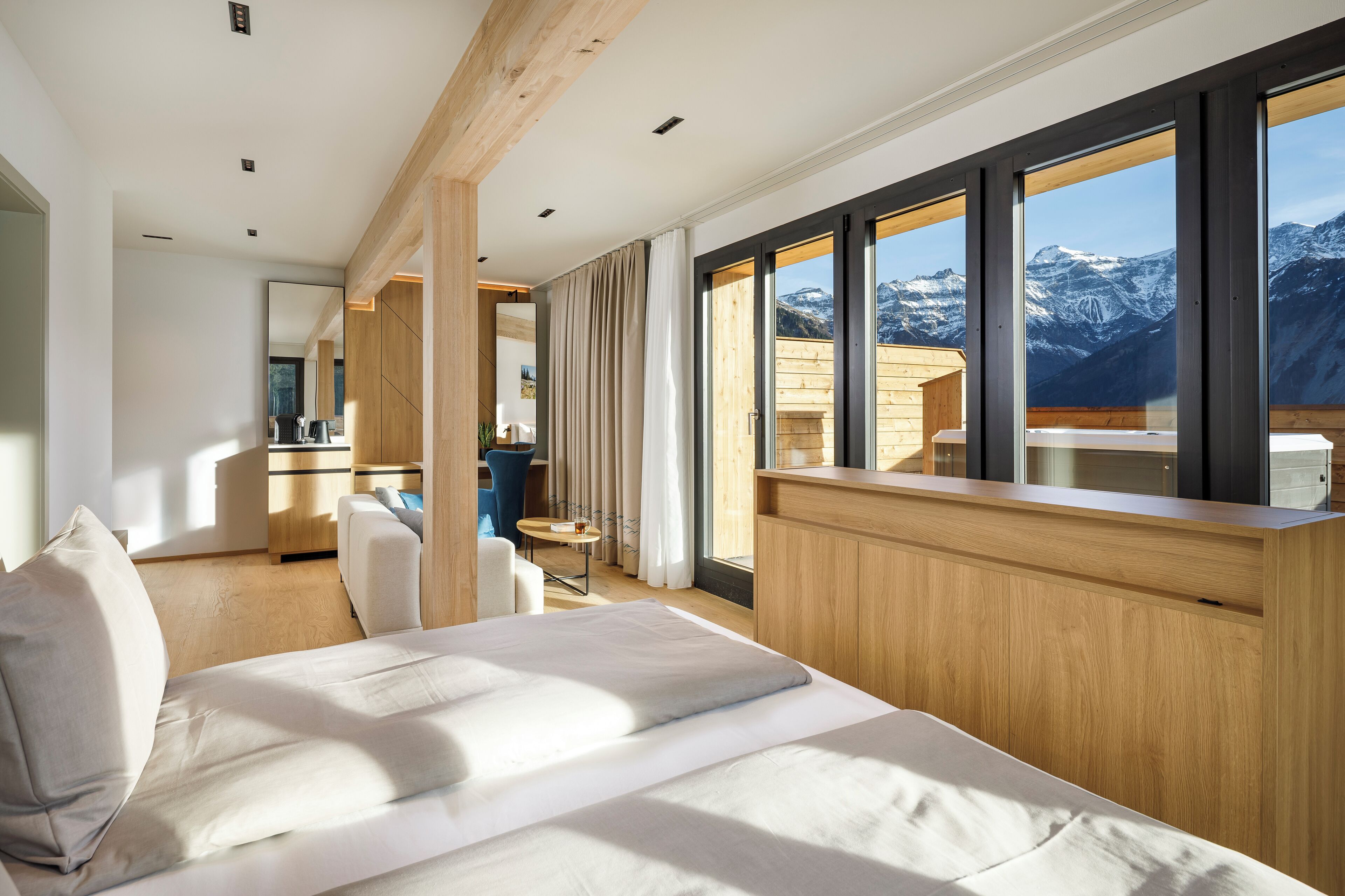 Phòng Suite Cao cấp, quang cảnh núi | Két bảo mật tại phòng, bàn, khu vực làm việc phù hợp cho laptop 