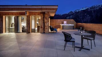 Luxury-Suite, Bergblick | Terrasse/Patio