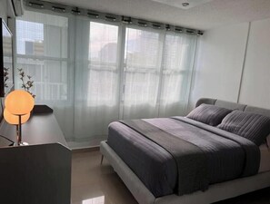 1 bedroom, iron/ironing board, free WiFi, bed sheets - Beach and Pool Access in Prime Location! (Carolina)