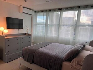 1 bedroom, iron/ironing board, free WiFi, bed sheets - Beach and Pool Access in Prime Location! (Carolina)