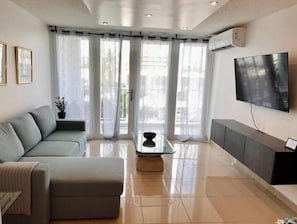 Smart TV - Beach and Pool Access in Prime Location! (Carolina)