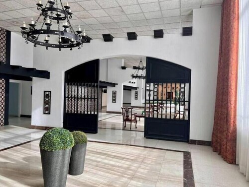 Beach and Pool Access in Prime Location!