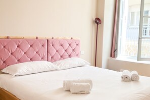 2 habitaciones, tabla de planchar con plancha, wifi y ropa de cama 