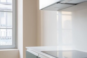 Kylskåp, mikrovågsugn, ugn och spishäll