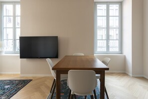 Dining - Elegant Family Apartment in Como centre (Como)