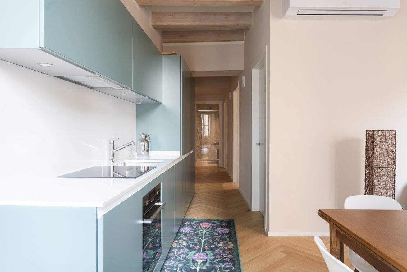 Frigorifero, microonde, forno, piano cottura