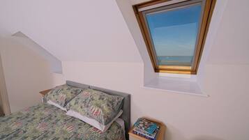 4 Schlafzimmer, Schreibtisch, Bügeleisen/Bügelbrett, Reisekinderbett
