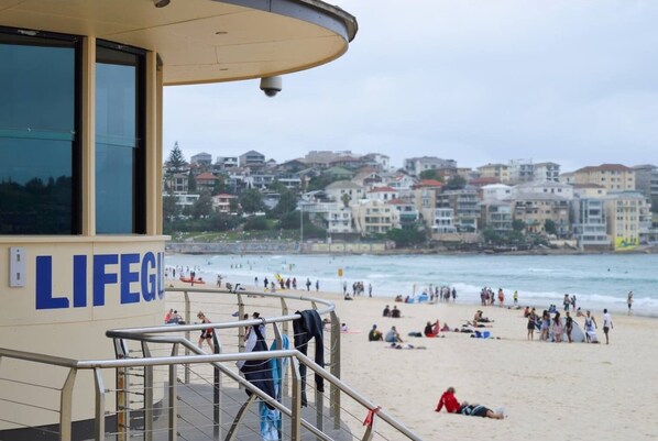 Beach nearby - Bondi Beach Studio: City Views and Balcony (Bondi)