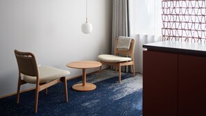 102 レイクサイドツ イン [1F 31平米] 禁煙 | リビング エリア