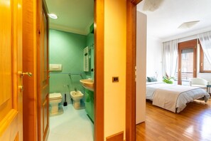 Doccia, asciugacapelli, bidet
