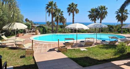 La Vela L'Oasi del Mediterraneo, Sampieri, villa with swimming pool.