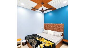 Hypo-allergenic bedding, soundproofing, free WiFi, bed sheets
