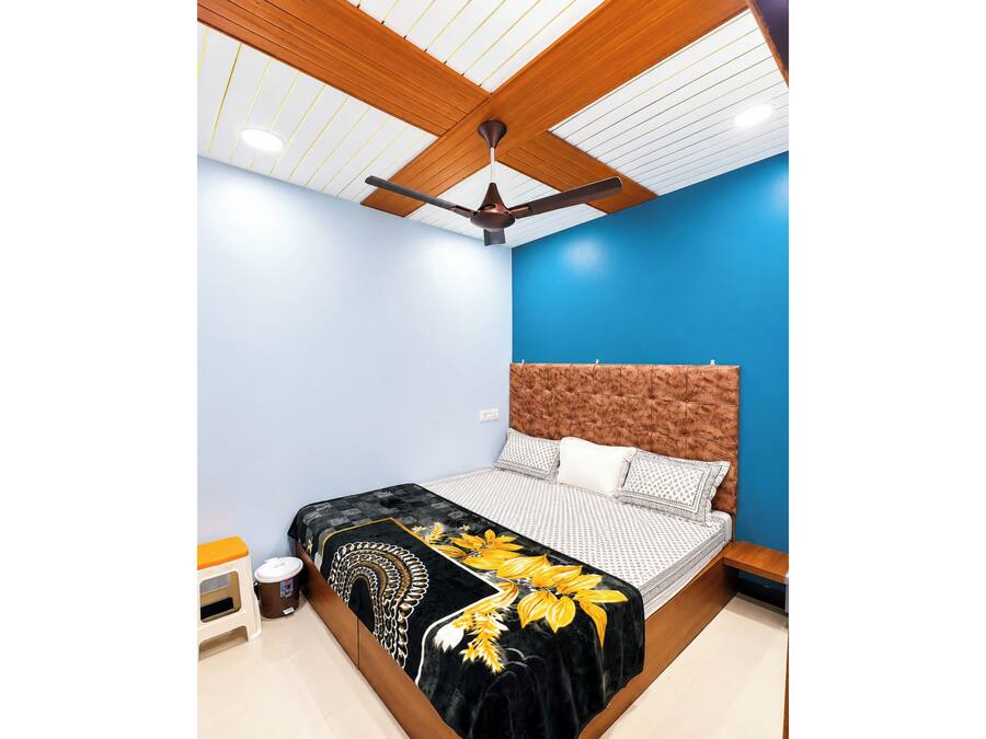 Hypo-allergenic bedding, soundproofing, free WiFi, bed sheets