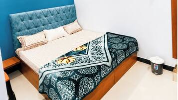 Standard Double Room, Air conditioning | Hypo-allergenic bedding, soundproofing, free WiFi, bed sheets