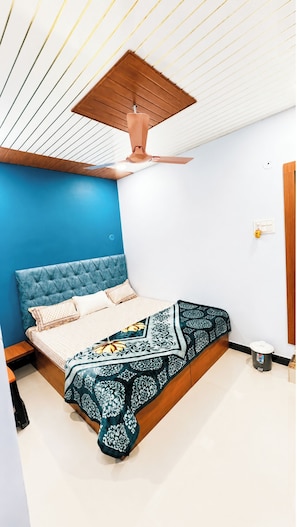 Hypo-allergenic bedding, soundproofing, free WiFi, bed sheets - Hotel Joshi Ji Home Stay Ujjain (Ujjain)