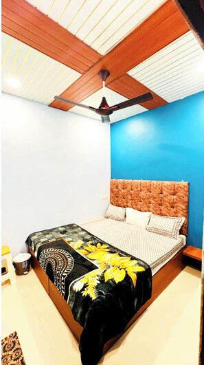 Soundproofing, free WiFi, bed sheets