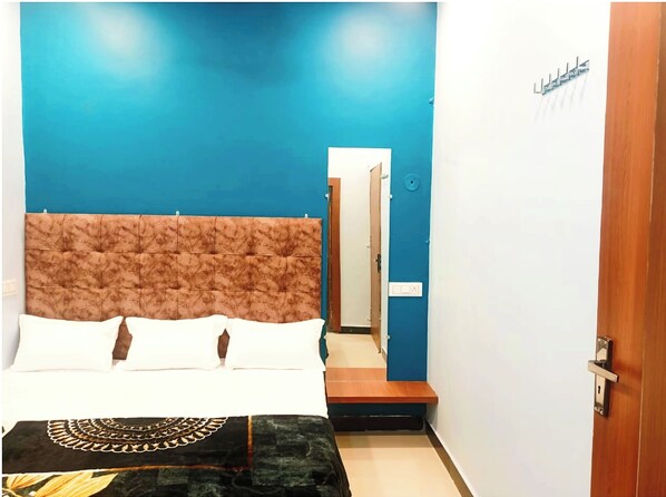 Soundproofing, free WiFi, bed sheets