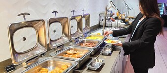 แกรนด์ พินนาเคิล ลัคเนา