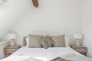 3 habitaciones, tabla de planchar con plancha, cuna de viaje y wifi 