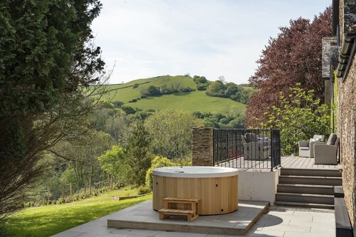 Beautiful Coach House with Padel Court & Hot Tub