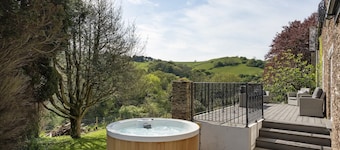 Beautiful Coach House with Padel Court & Hot Tub