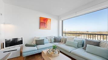 Een televisie en een kantoor