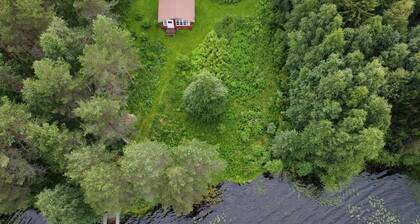 Lakeside Cabin in Wild Lapland "Call of the Wolf"