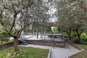 Terrace/patio - Room 'Camere Amè 01' with Shared Garden, Wi-Fi and Air Conditioning (Peschiera del Garda)